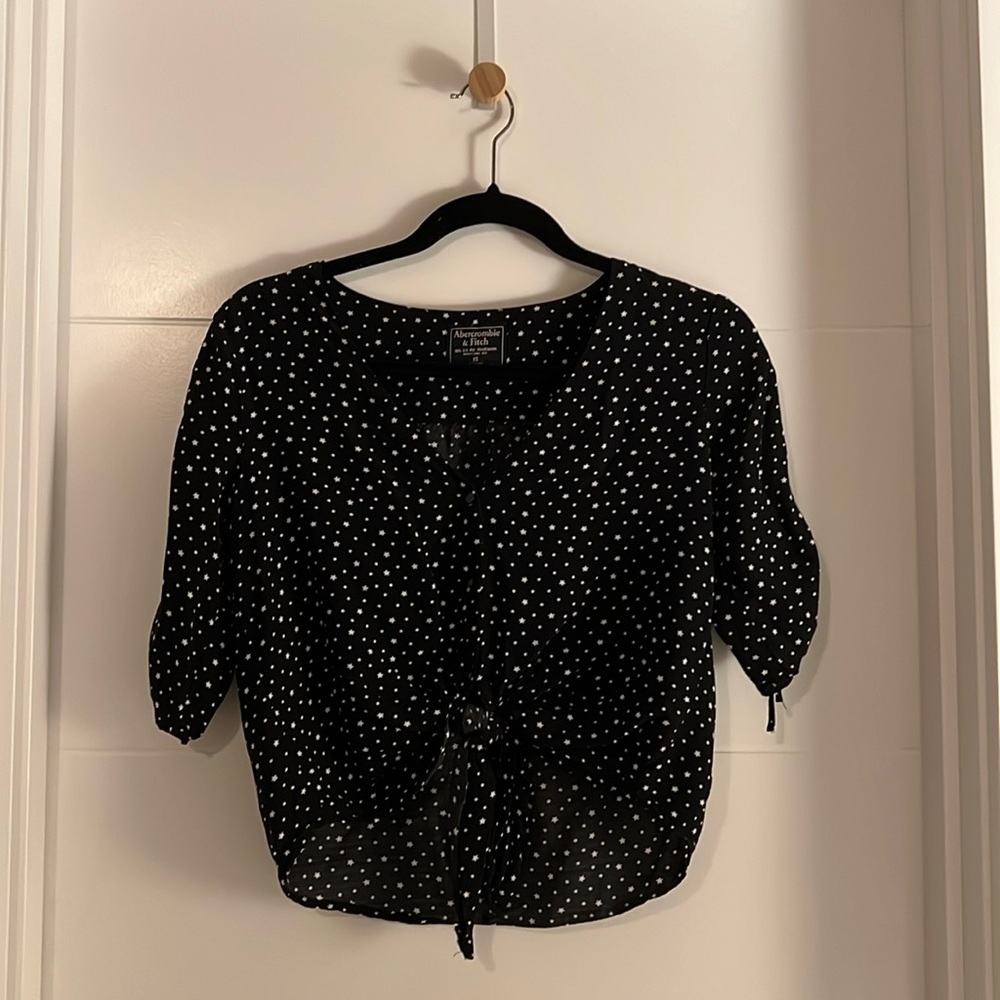 Abercrombie Fitch crop top star print tie front short sleeve blouse black white